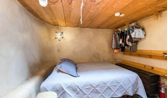20 First St, Carson, NM 87517