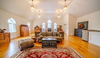 48 Old Searsport Ave, Belfast, ME 04915