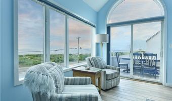 207 Bellevue Ct, Narragansett, RI 02882