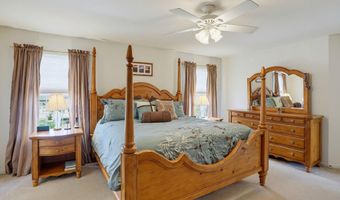 10 WHIRLAWAY Dr, Bear, DE 19701