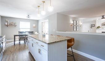 531 Charoak Dr, Ballwin, MO 63021