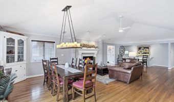 1415 W Hawthorne St, Arlington Heights, IL 60005