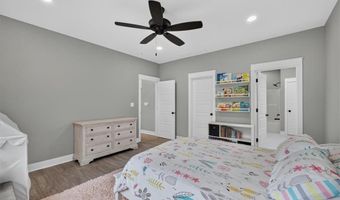 803 NE Lakota Dr, Adrian, MO 64720