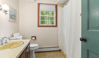14 Lakeshore Dr, Belgrade, ME 04918