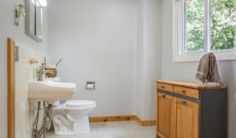 10 Belmont Dr, Barnstead, NH 03225