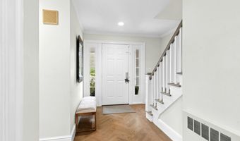 15 Queens Ln, Darien, CT 06820
