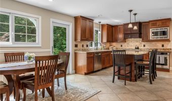 91 Woodridge Dr, North Kingstown, RI 02874