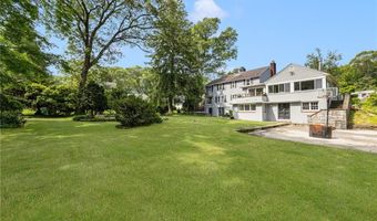 2 Carvin Ct, Warwick, RI 02886