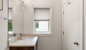 4226 40TH St N, Arlington, VA 22207