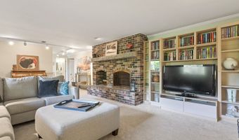 40484 Sunset Dr N, Antioch, IL 60002