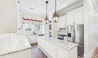 501 Fairview Ave, Abbeville, LA 70510