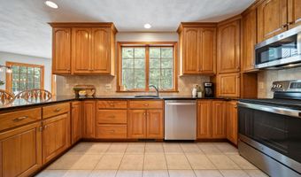 6 Carriage Chase Ln, Atkinson, NH 03811
