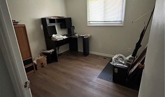 784 Robinhood Dr, Aurora, OH 44202