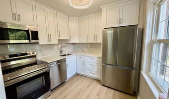 2008 38TH St SE 302, Washington, DC 20020