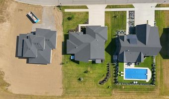 2104 Golfview Dr, Auburn, IN 46706