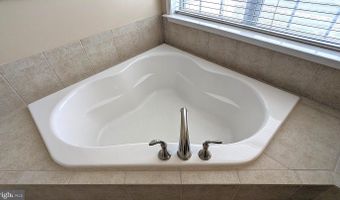 43161 BARNSTEAD Dr, Ashburn, VA 20148