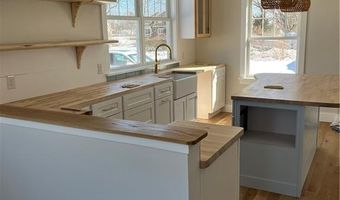 19 Traymore St, Charlestown, RI 02813
