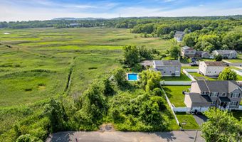 7 Th St, Belford, NJ 07718