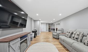 575 Garfield Ave, Belford, NJ 07718