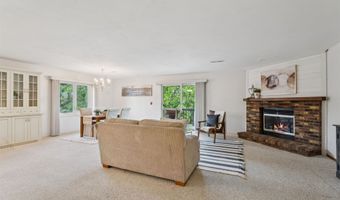 2490 STROEBE ISLAND Dr, Appleton, WI 54914