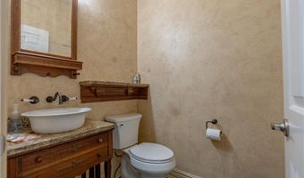 438 Club Dr, Aurora, OH 44202