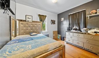 32 Maplewood Ave, Cranston, RI 02920