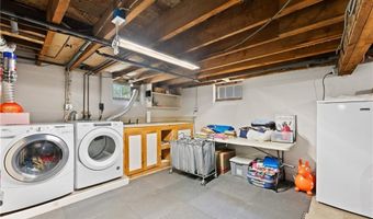 1472 Wampanoag Trl, East Providence, RI 02915
