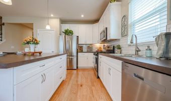 580 N Highlander Way, Addison, IL 60101