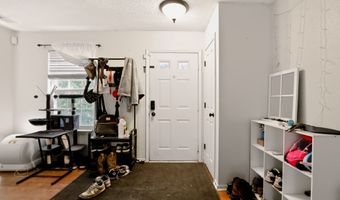 7102 Harness Lakes Dr, Indianapolis, IN 46217