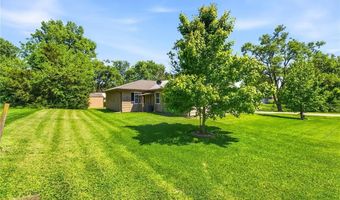 4 Skyline Dr, Adrian, MO 64720