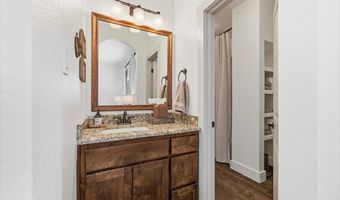 570 S Point Ct, Aledo, TX 76008