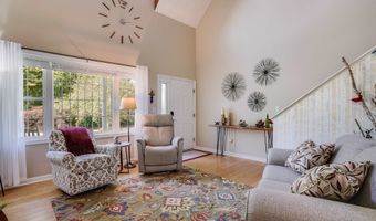 8 Royal Ln, Raymond, NH 03077