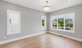 37 Beverly Dr, Albertson, NY 11507