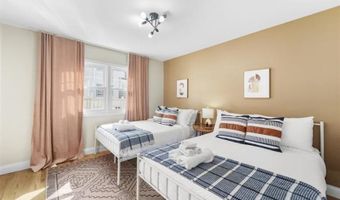 96 W 8th St, Bayonne, NJ 07002