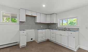 38 Newbury St, Auburn, ME 04210