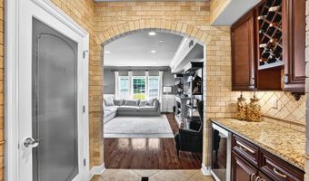 45 White Oak Ln, Aberdeen, NJ 07747