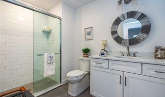 32 Exchange St 203, East Greenwich, RI 02818