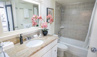 201 Ohua Ave makai/2808, Honolulu, HI 96815