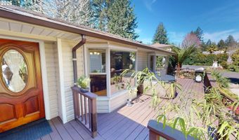 925 7TH St, Brookings, OR 97415