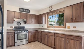 637 N Ellsworth Ave, Addison, IL 60101
