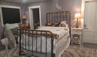29 Whitney St, Auburn, ME 04210