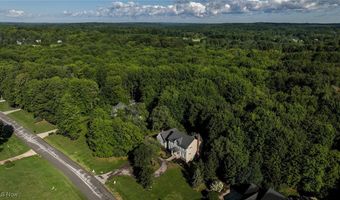 990 Whisperwood Ln, Aurora, OH 44202