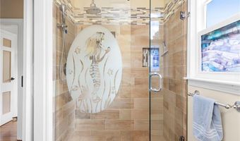 67 Linden St, Middletown, RI 02842