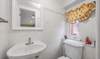 35 Hilldale Rd, Albertson, NY 11507