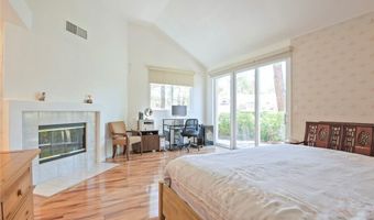 8275 Round Hills Cir, Las Vegas, NV 89113