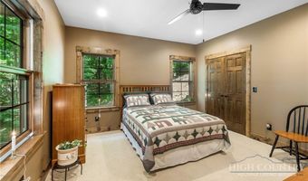 1009 Larkspur Trl, Banner Elk, NC 28604