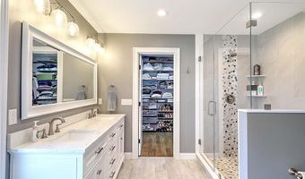 1 W Farm Rd, Smithfield, RI 02917