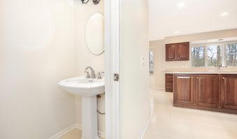 5521 Lohr Lake Dr, Ann Arbor, MI 48108