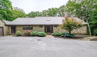 15 Inverness Rd, Falmouth, ME 04105