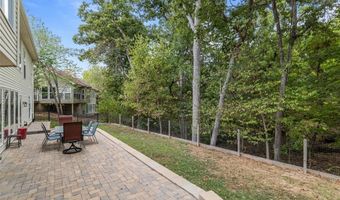 915 Timber Glen Ln, Ballwin, MO 63021